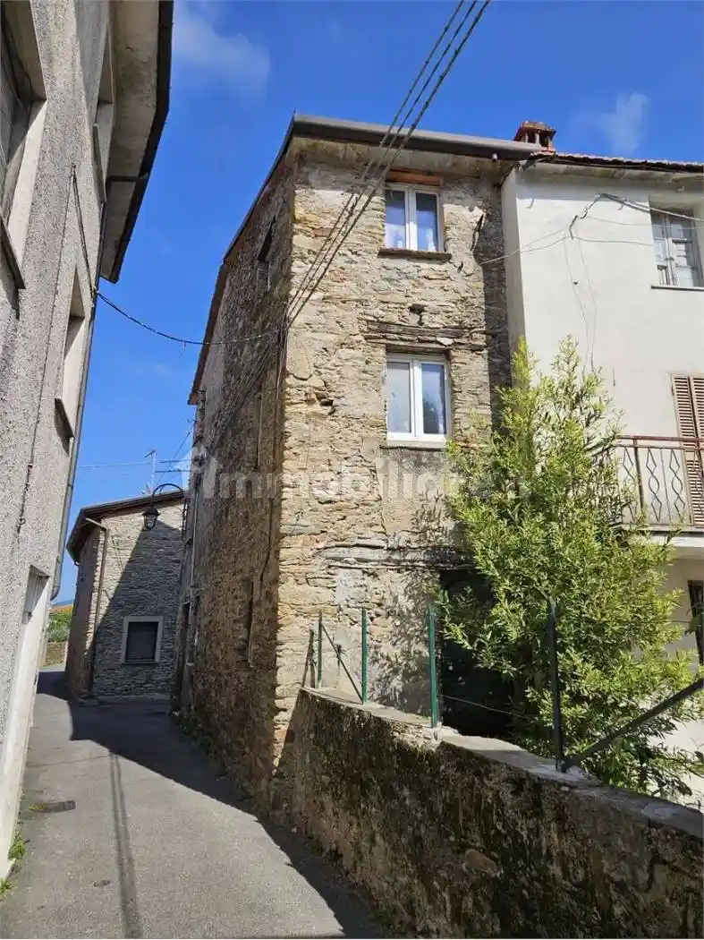 Casa indipendente in vendita a Montignoso