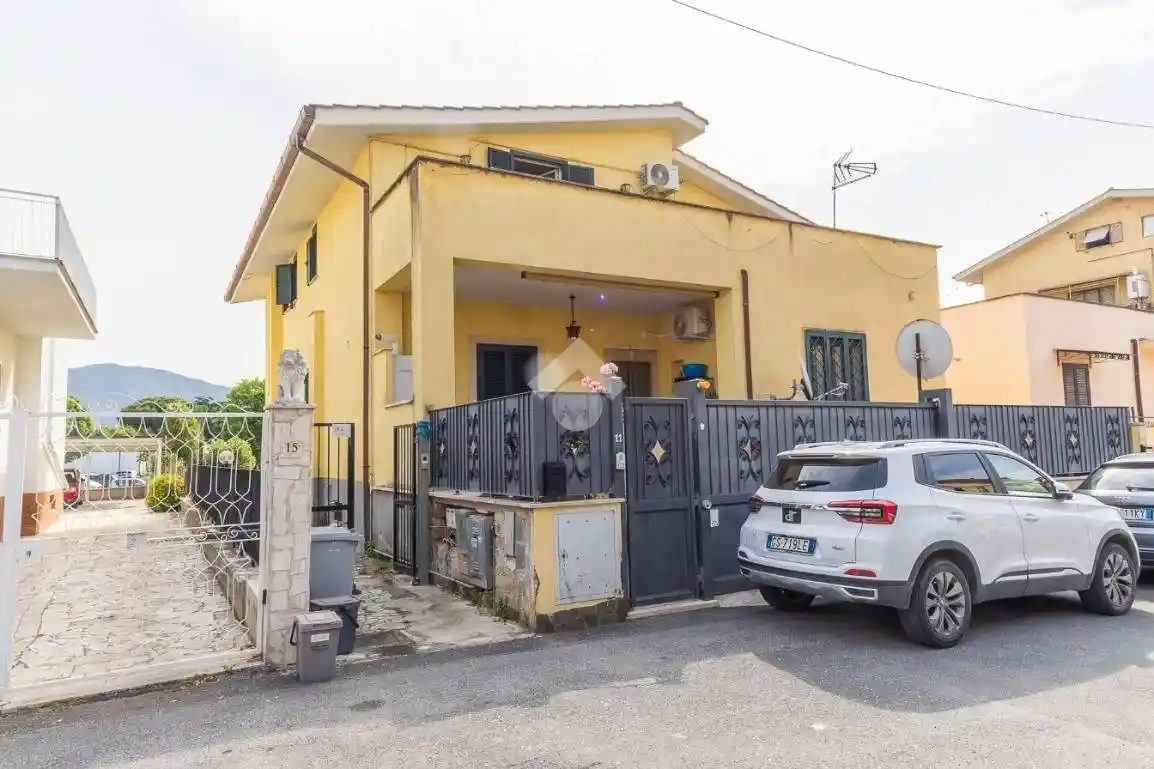 Casa indipendente in vendita a Guidonia Montecelio