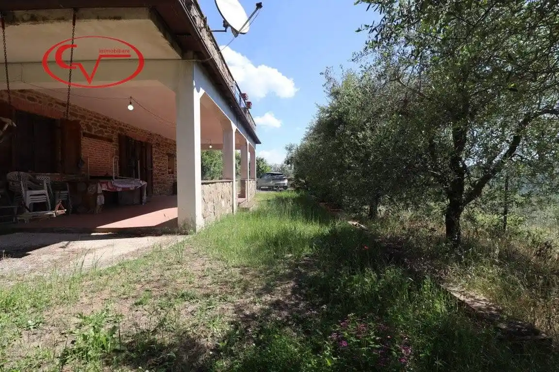 Casa indipendente in vendita a Bucine