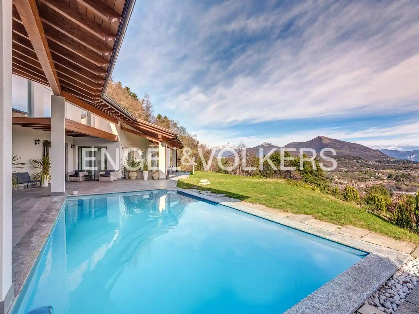 Villa in vendita a Erba