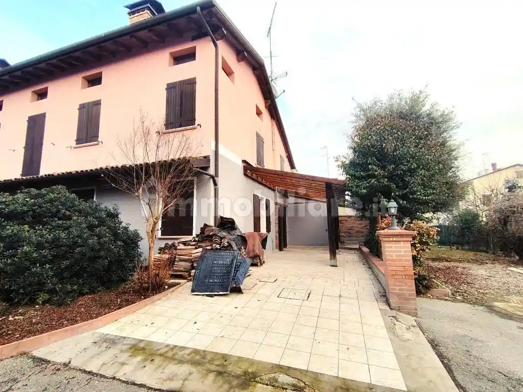 Villa in vendita a Finale Emilia