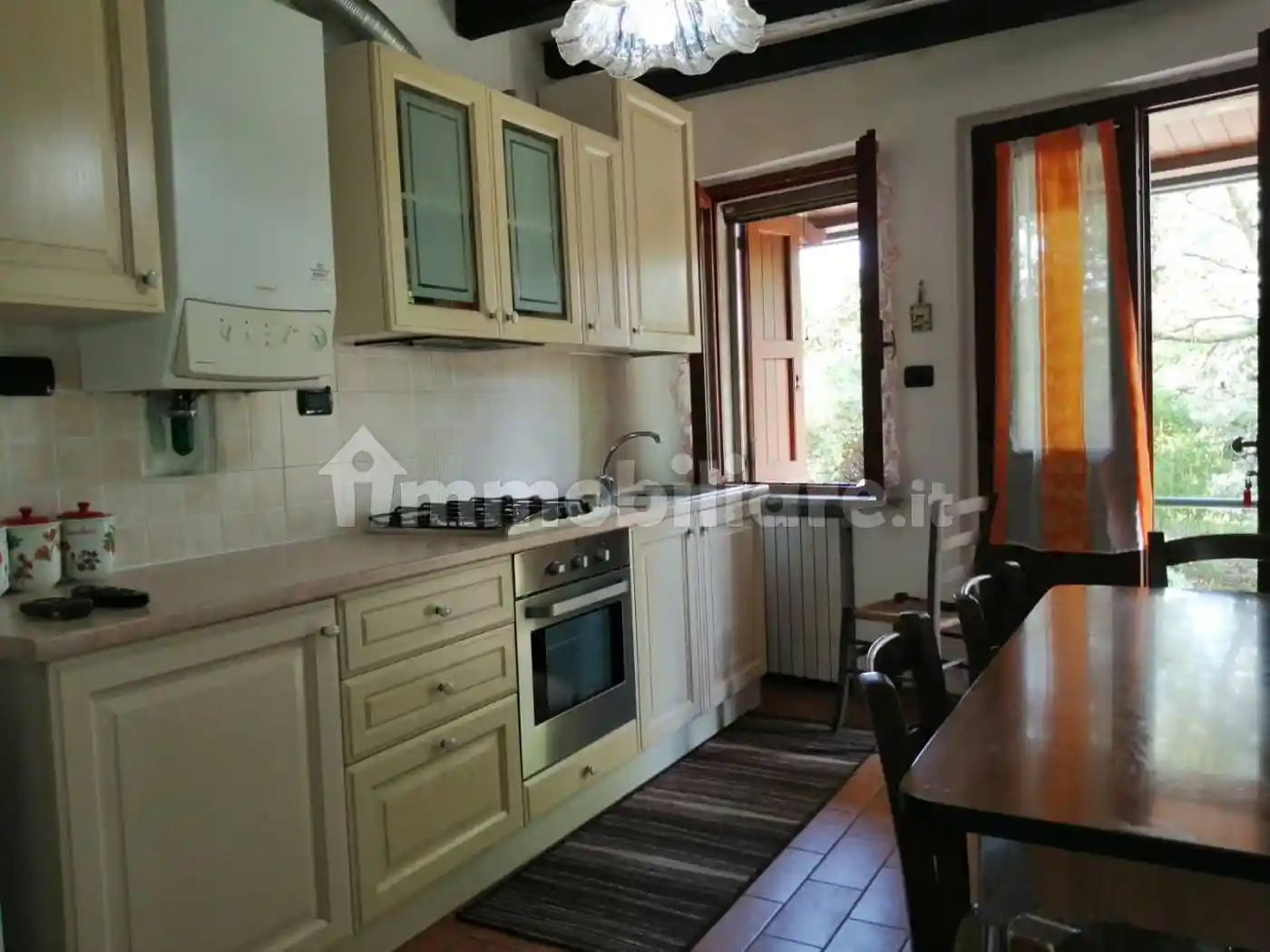 Casa indipendente in affitto a Varano de' Melegari