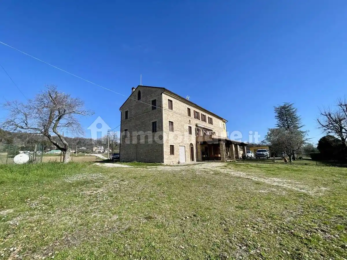 Casa indipendente in vendita a Falerone