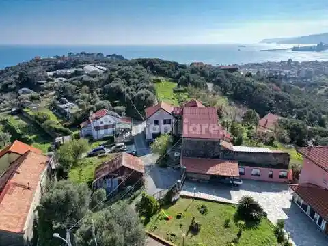 Villa in vendita a Albisola Superiore