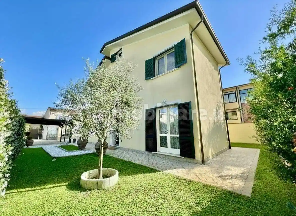 Villa in vendita a Viareggio
