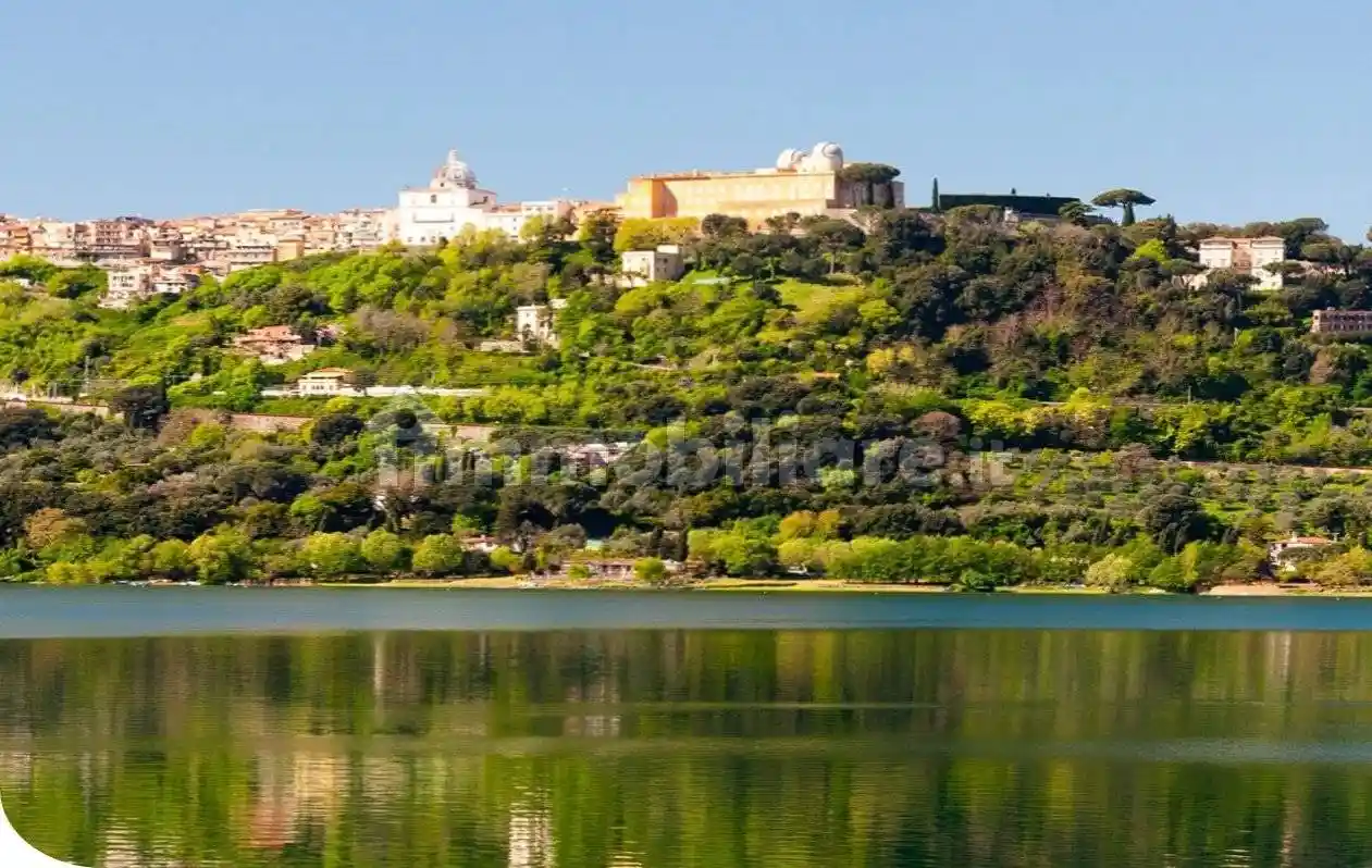 Palazzo - Edificio in vendita a Castel Gandolfo