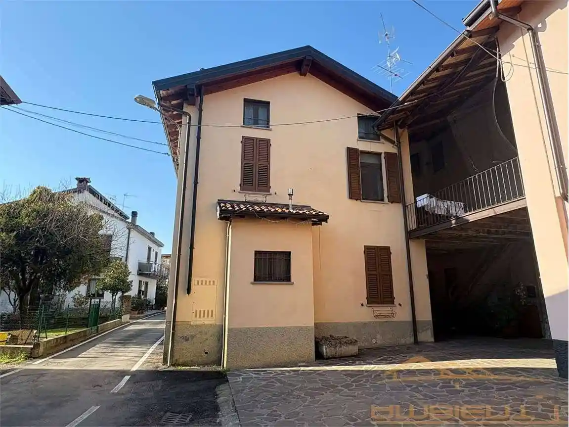 Appartamento in vendita a Lomagna