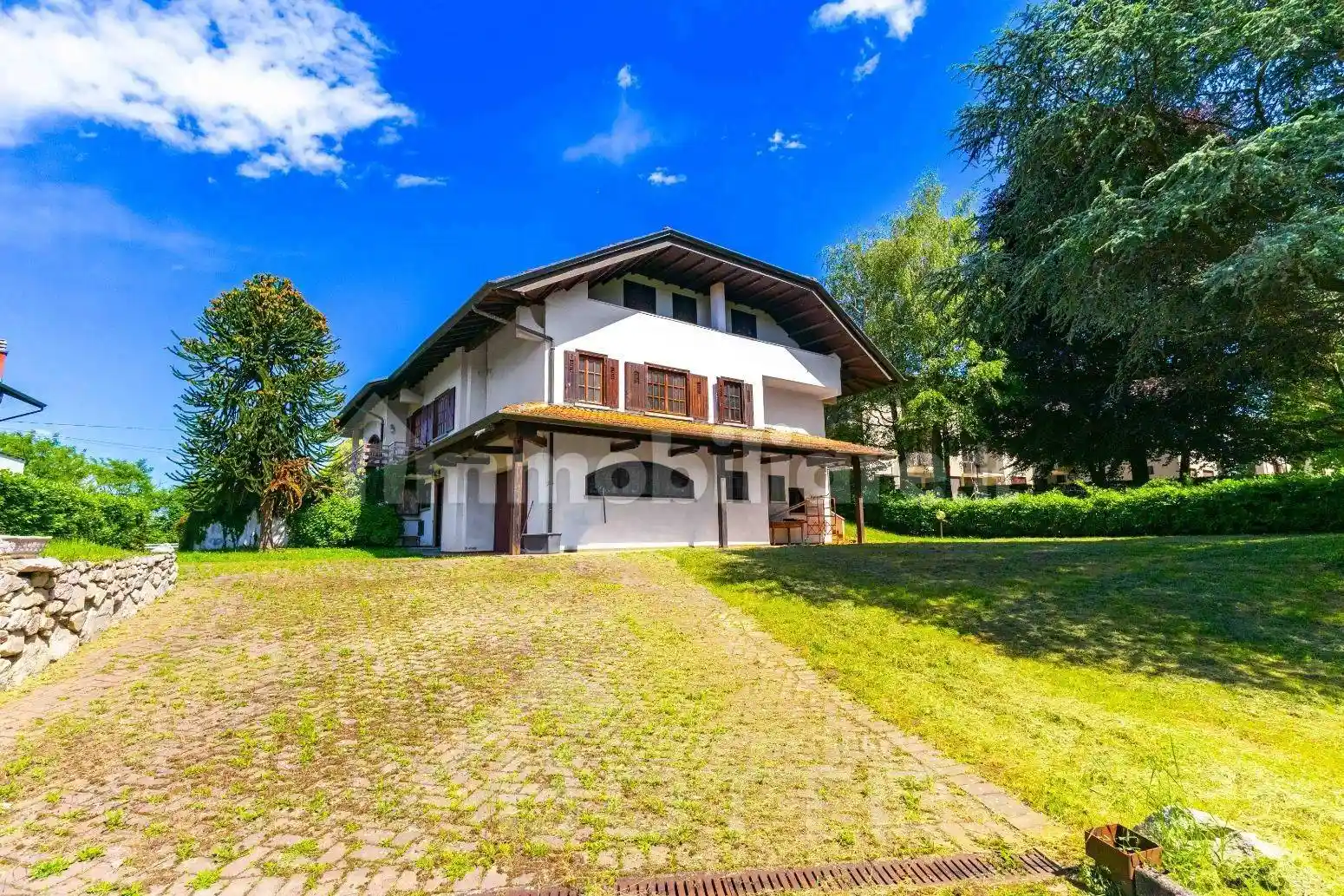 Villa in vendita a Borgomanero