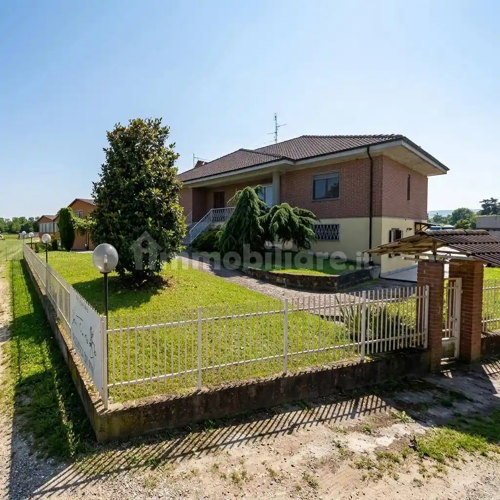 Villa in vendita a Salussola