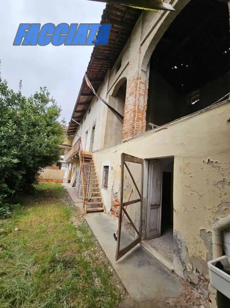 Palazzo - Edificio in vendita a Albano Vercellese