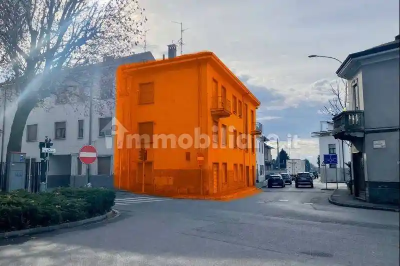 Palazzo - Edificio in vendita a Arosio