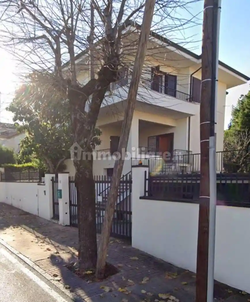 Villa in vendita a Desenzano del Garda