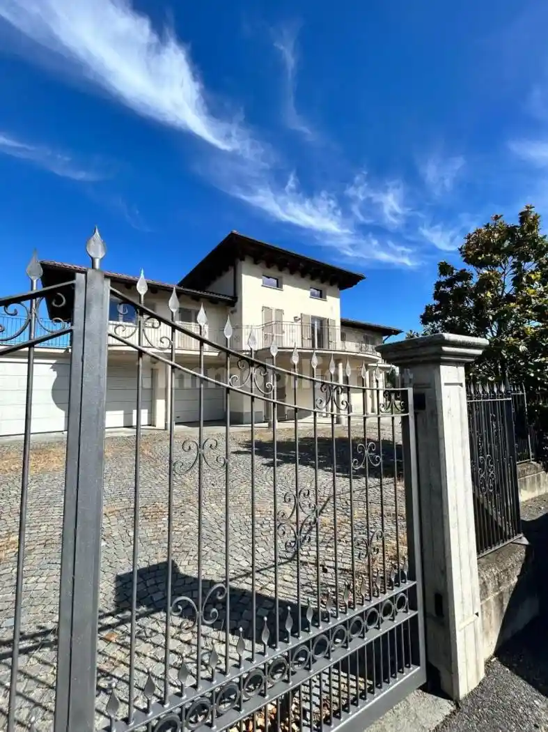 Villa in vendita a Camerano Casasco