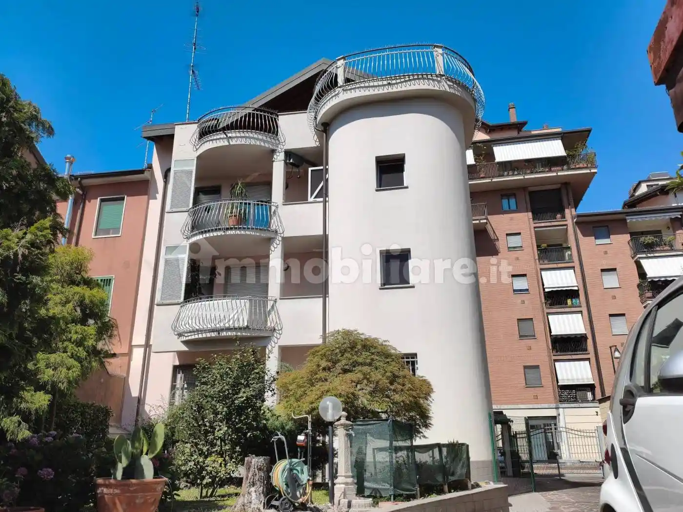 Palazzo - Edificio in vendita a Cinisello Balsamo