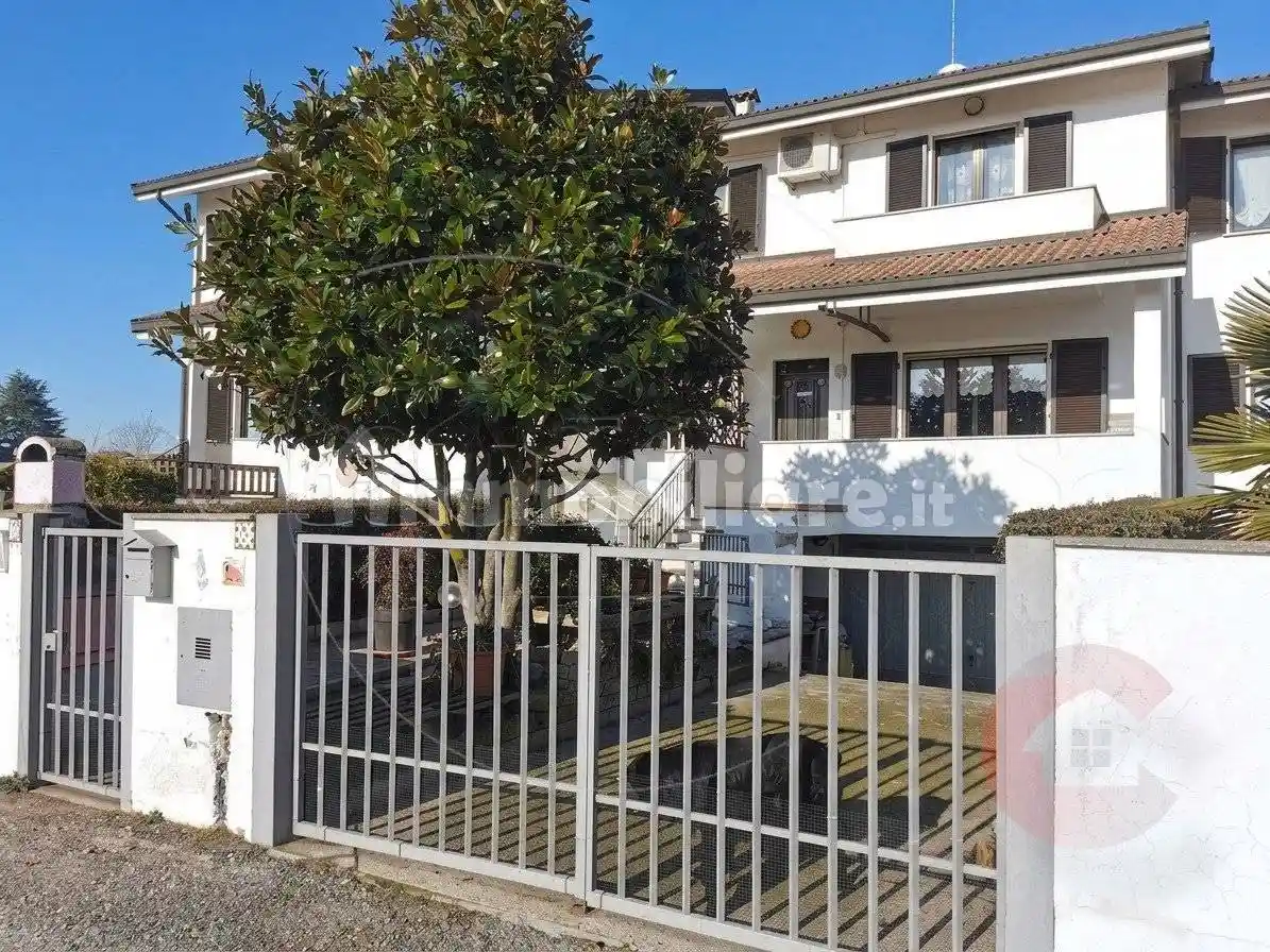 Villa in vendita a Borgolavezzaro