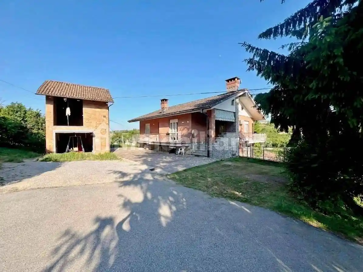 Villa in vendita a La Morra