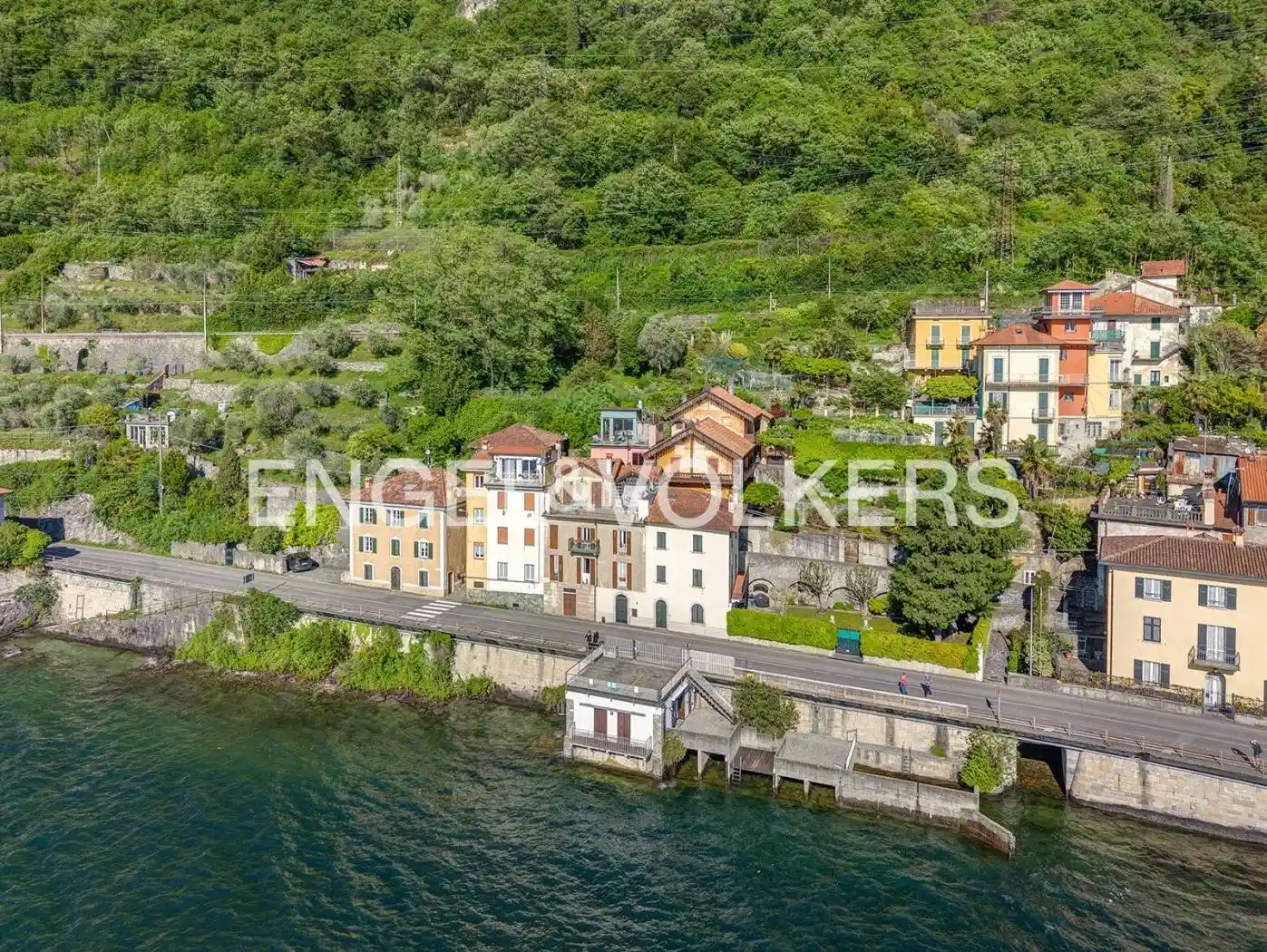 Appartamento in vendita a Varenna