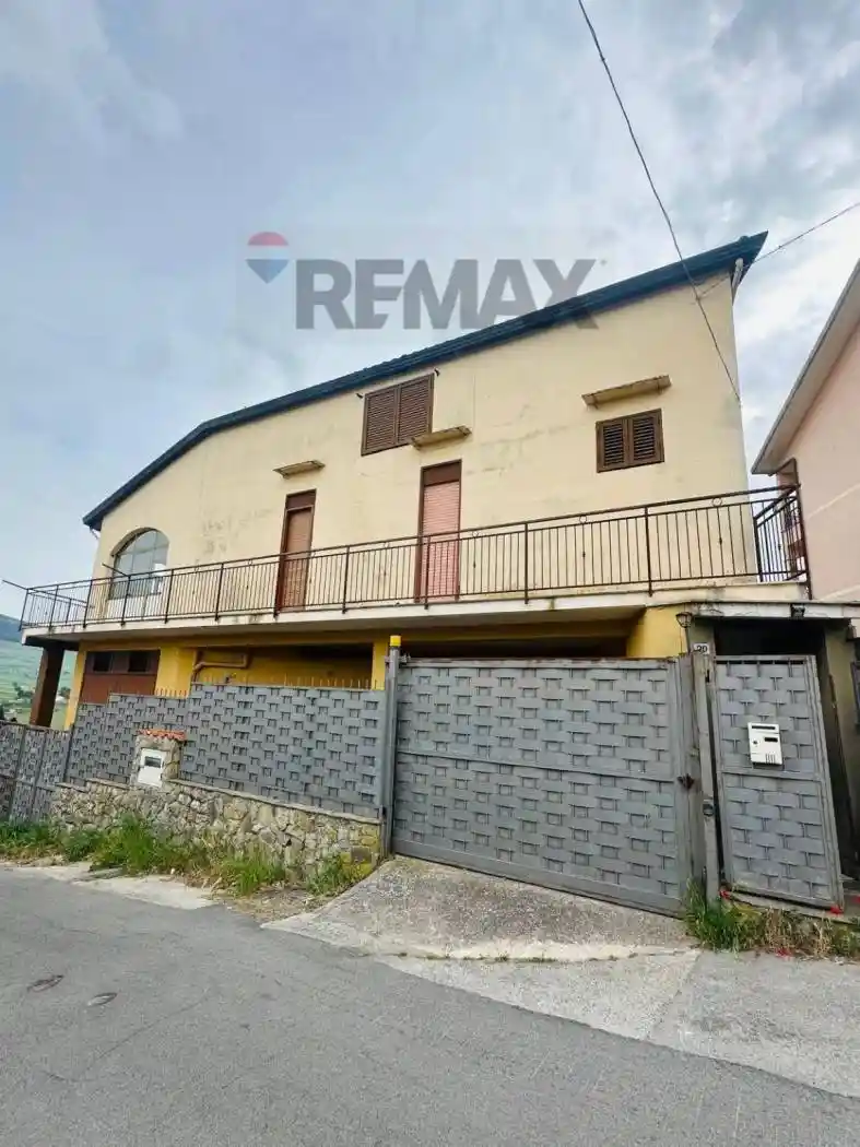 Appartamento in vendita a Santa Cristina Gela