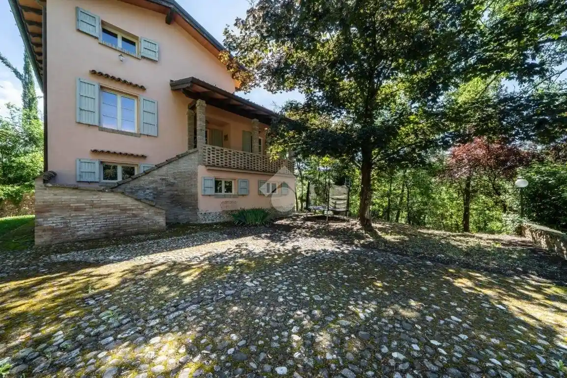 Villa in vendita a Quattro Castella