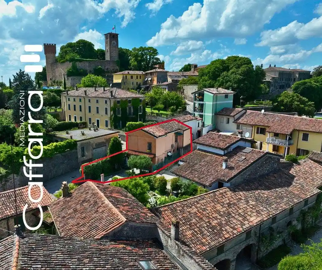 Villa in vendita a Volta Mantovana