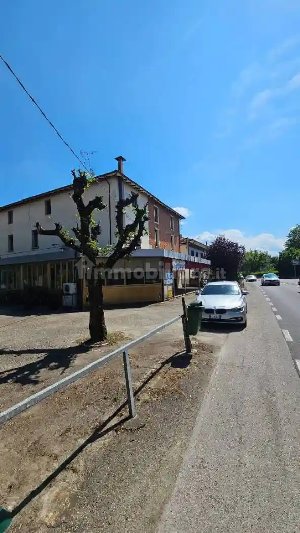 Palazzo - Edificio in affitto a Imola