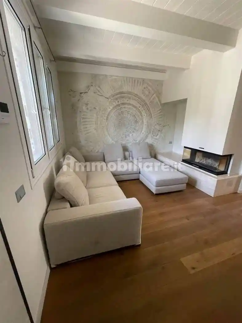 Casa indipendente in affitto a Prato