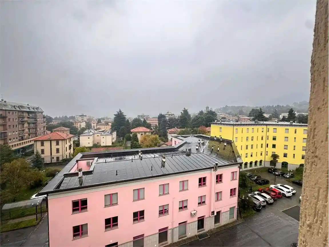 Appartamento in vendita a Erba