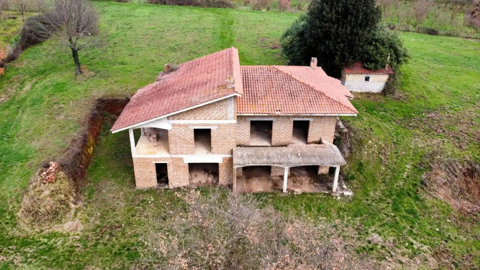 Rustico - Casale in vendita a Capranica