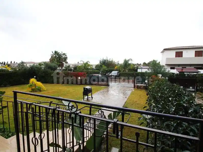 Villetta a schiera in affitto a Campofelice di Roccella