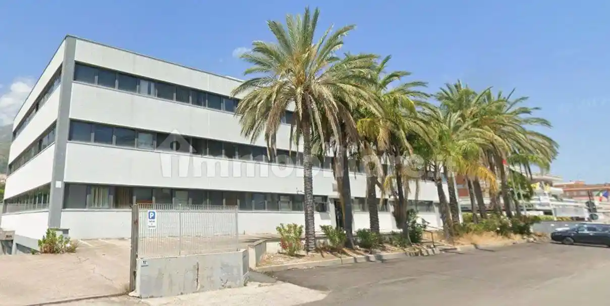 Palazzo - Edificio in vendita a Formia