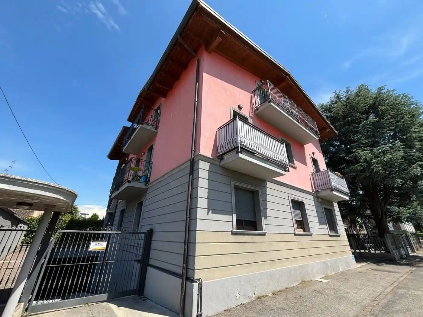 Appartamento in vendita a Carugo