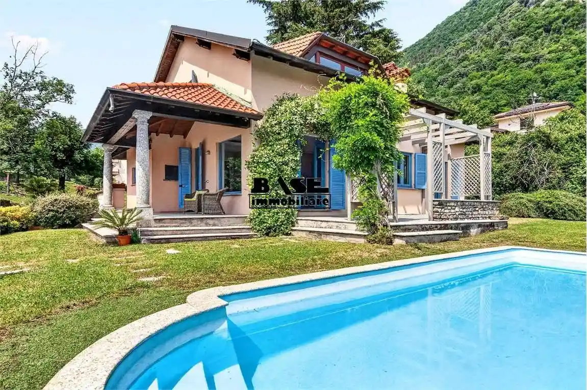 Villa in vendita a Caslino d'Erba