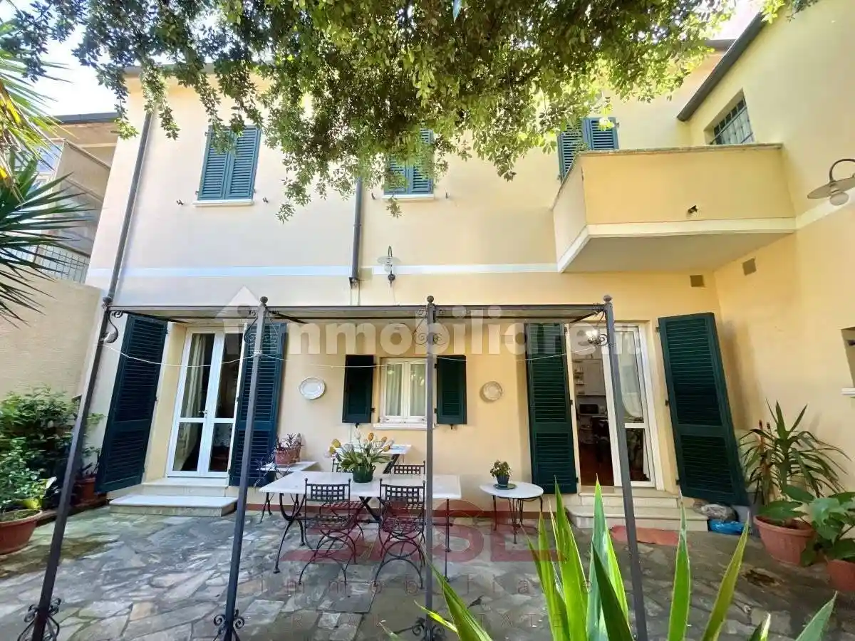 Villa in vendita a Cecina