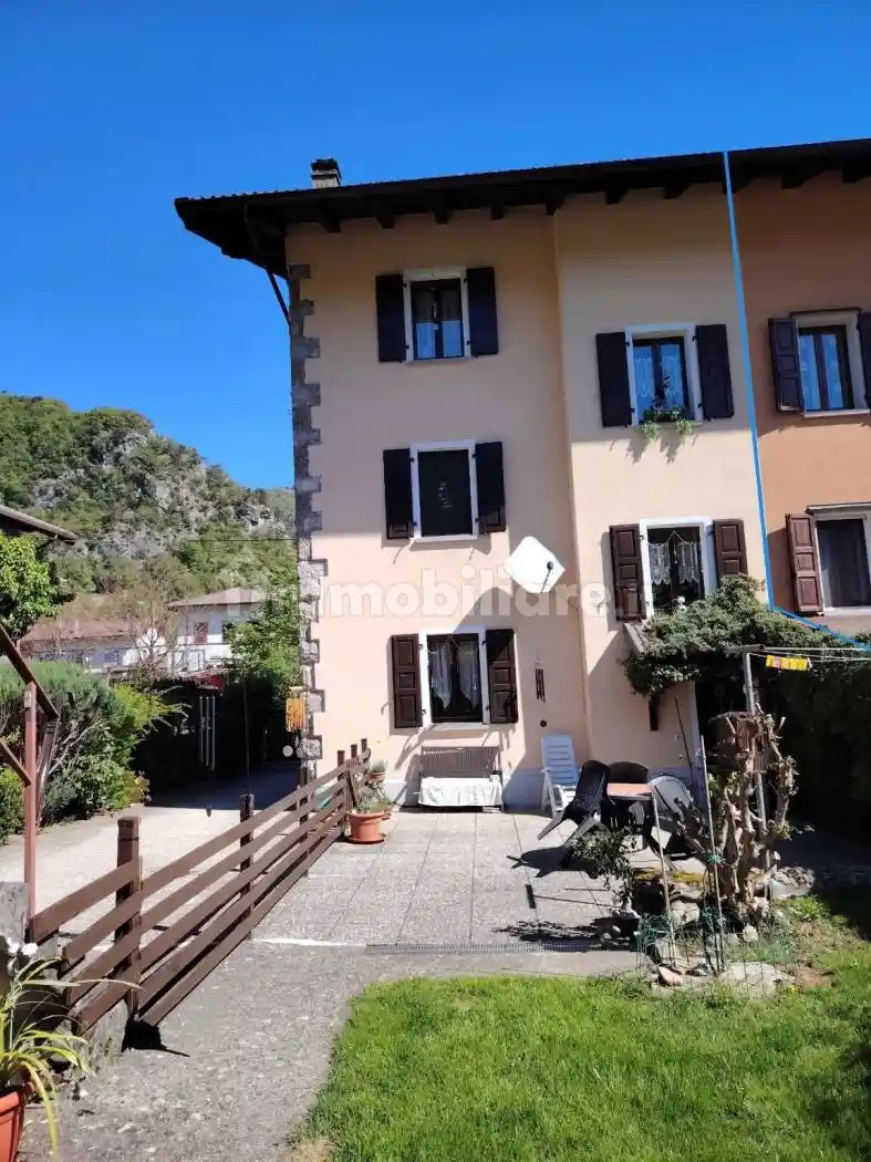 Villa in vendita a Raveo