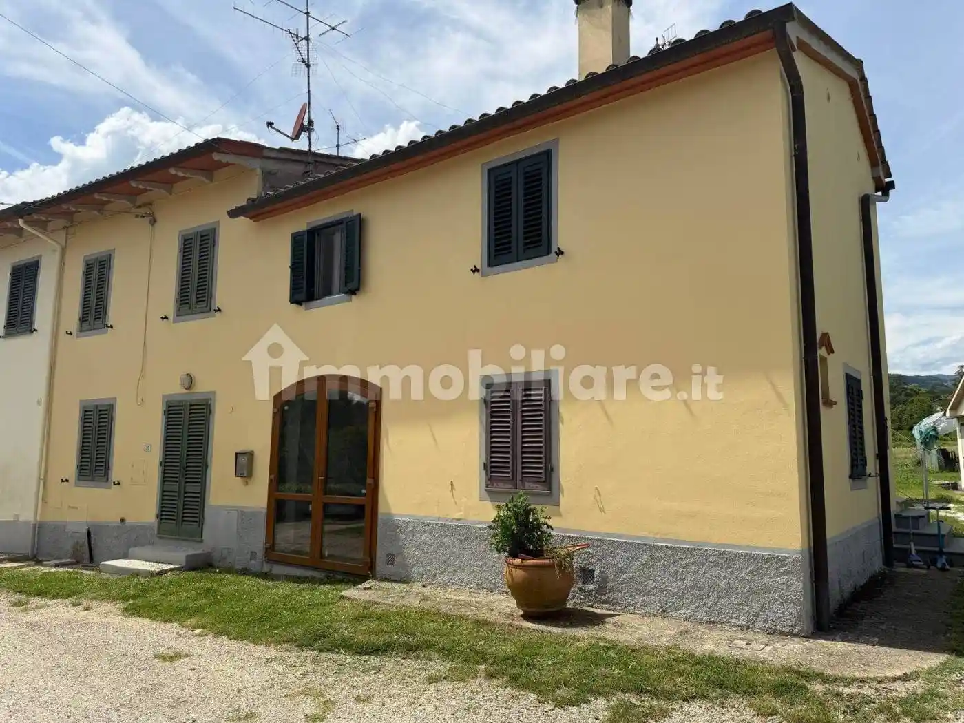 Casa indipendente in vendita a Pistoia