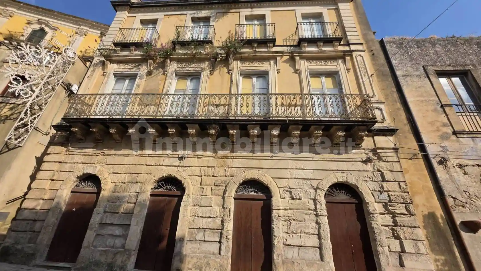 Palazzo - Edificio in vendita a Ragusa