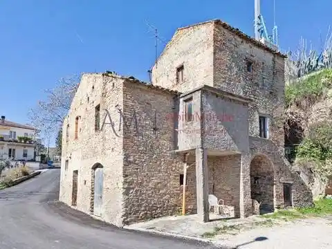 Villa in vendita a Montefiore dell'Aso