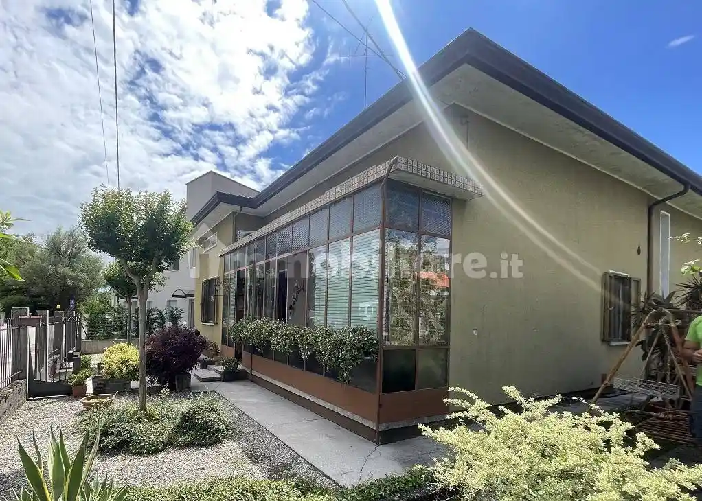 Villa in vendita a Porcia
