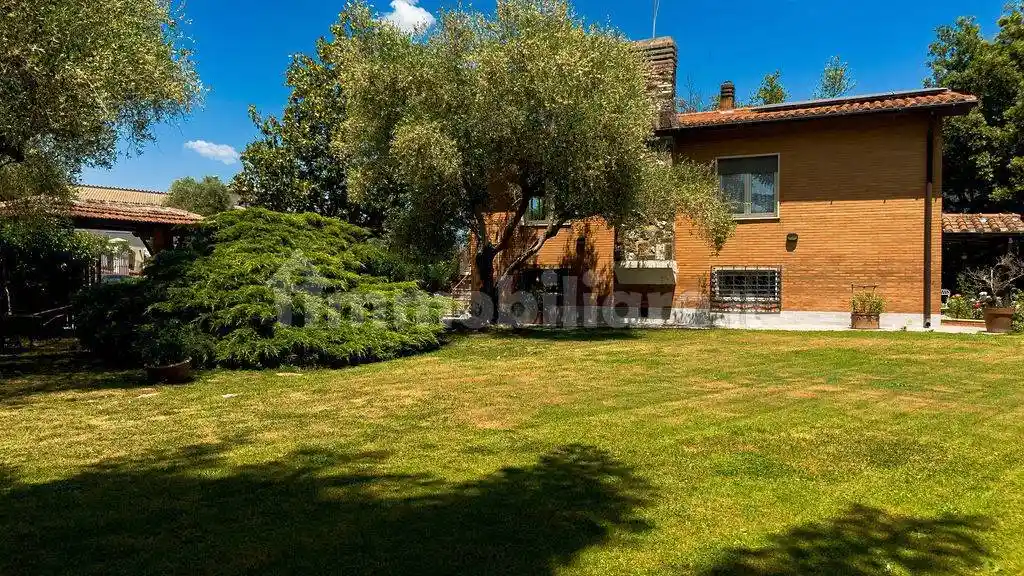 Villa in vendita a Sutri