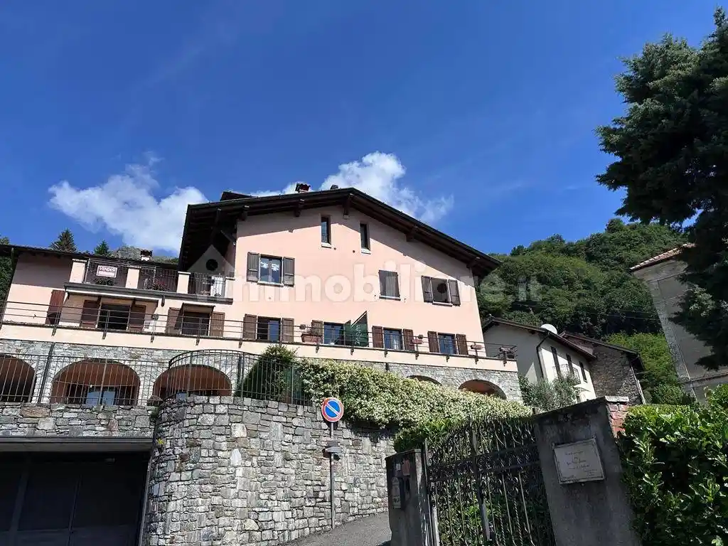 Appartamento in vendita a Plesio