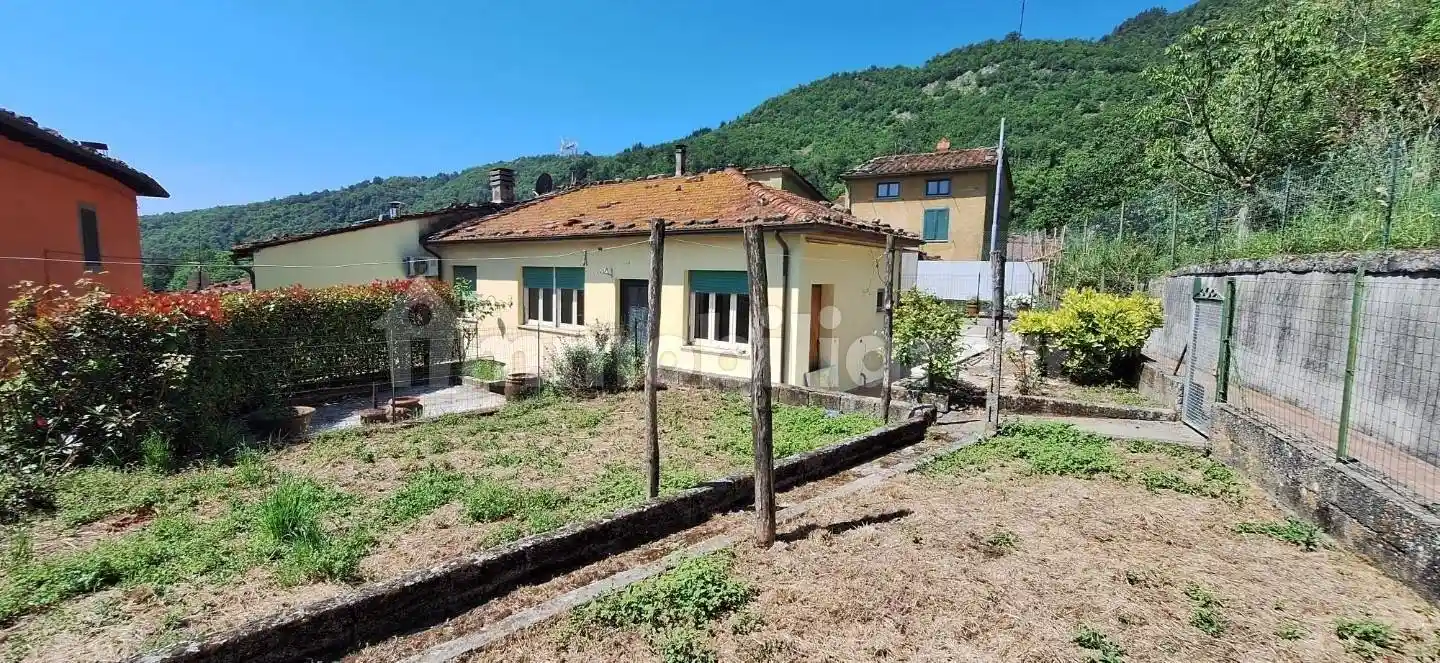 Casa indipendente in vendita a Borgo a Mozzano