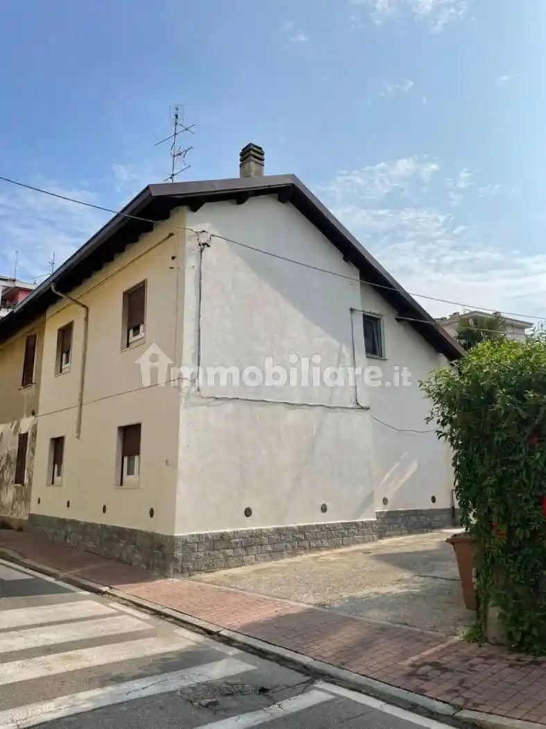 Appartamento in vendita a Caronno Pertusella