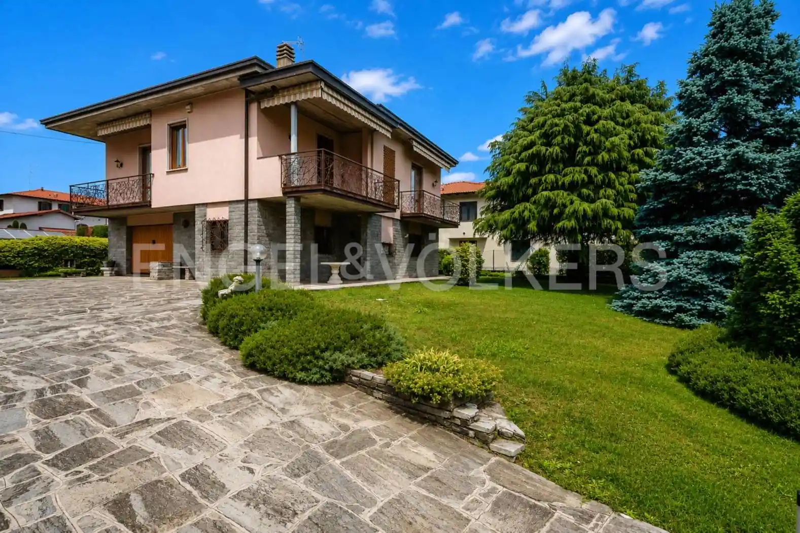 Villa in vendita a Caronno Varesino