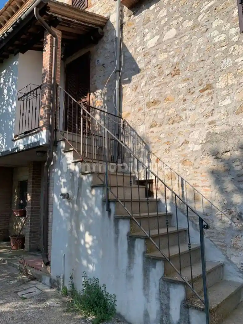 Casa indipendente in affitto a Alviano