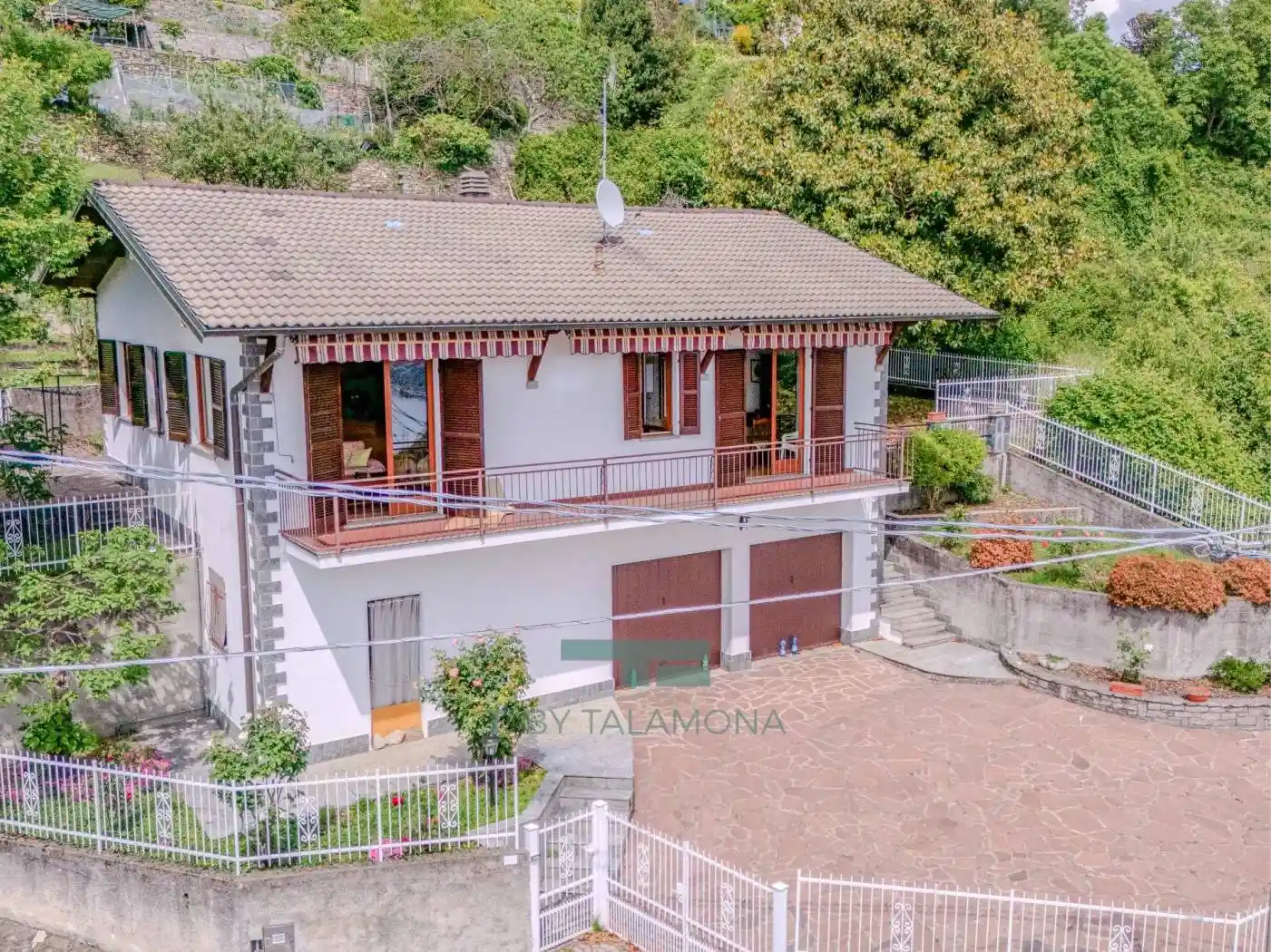 Casa indipendente in vendita a Maccagno con Pino e Veddasca