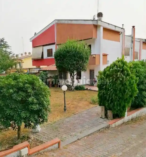 Casa indipendente in vendita a Campagnano di Roma