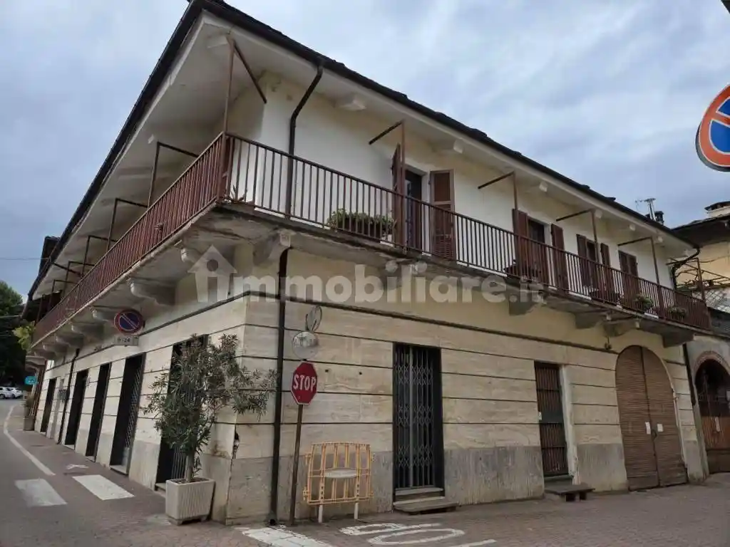 Palazzo - Edificio in vendita a Cavour
