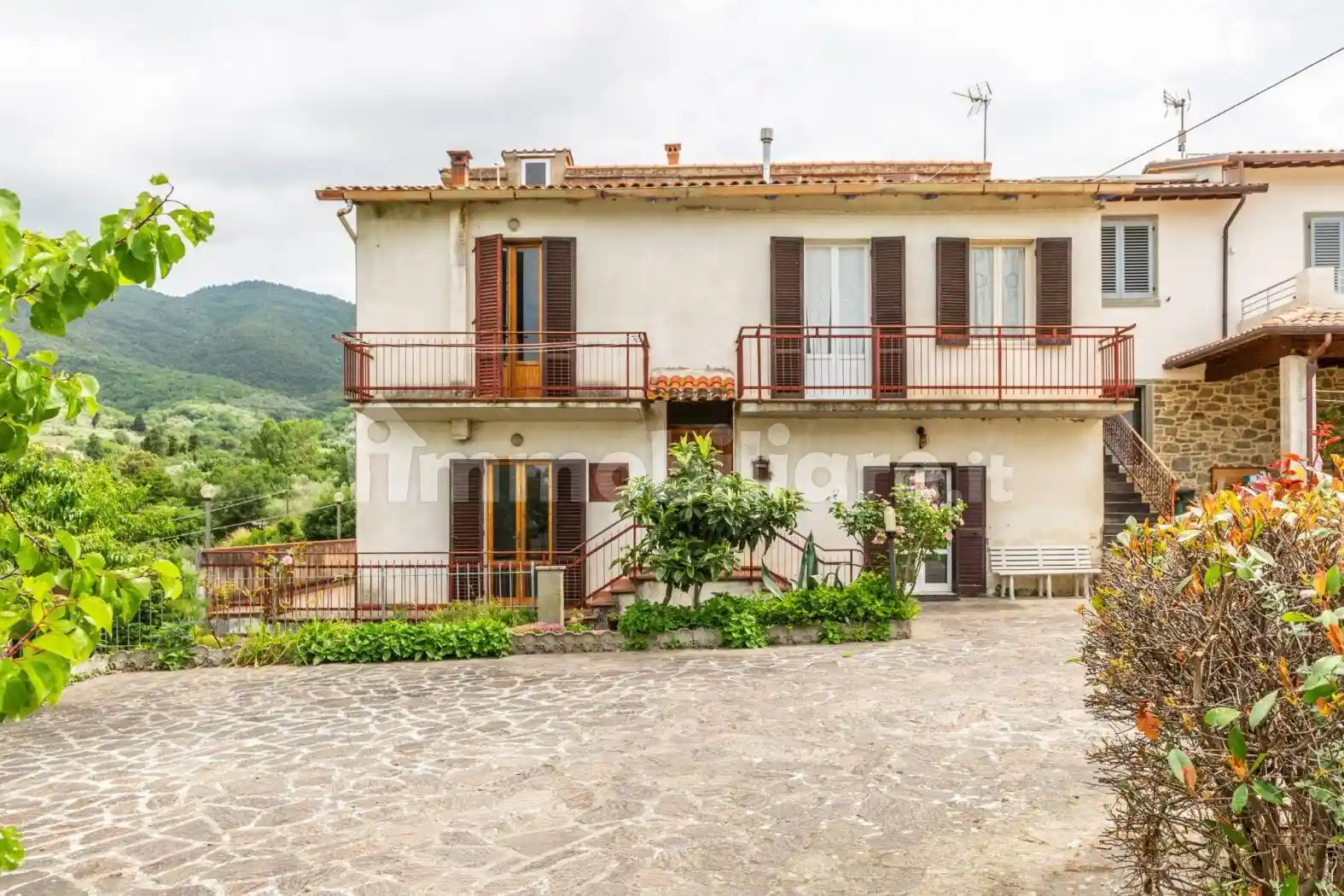 Casa indipendente in vendita a Arezzo