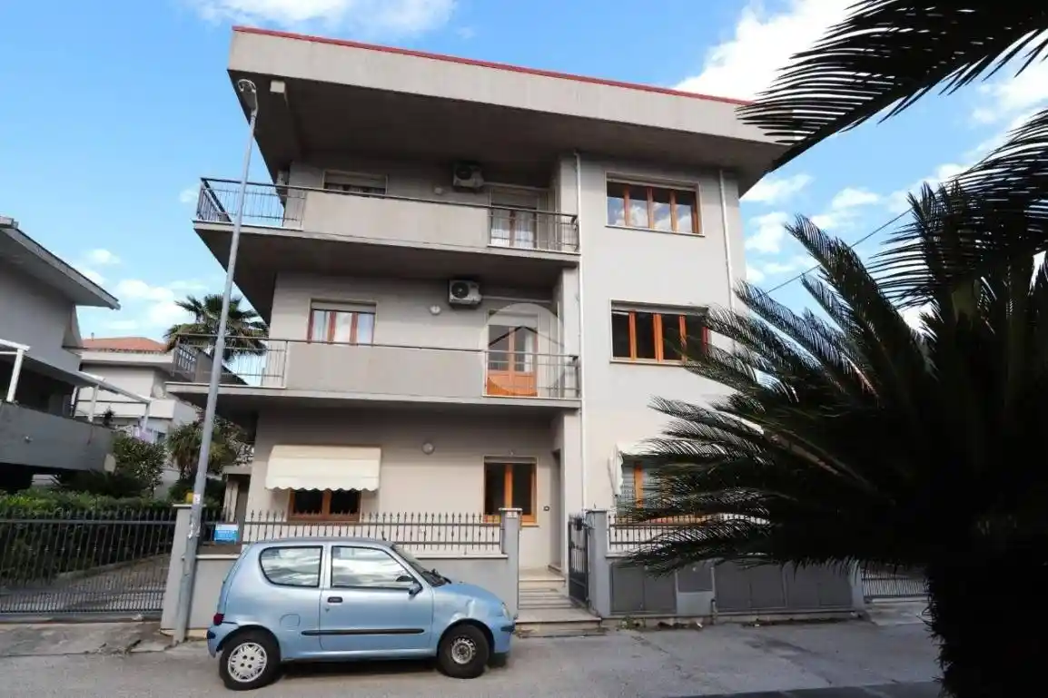 Palazzo - Edificio in vendita a Alba Adriatica