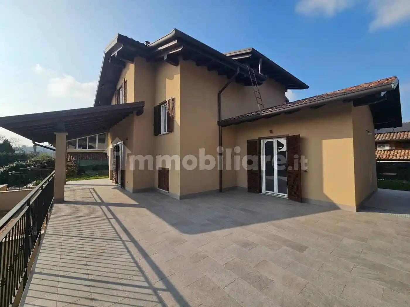 Villa in vendita a Varallo Pombia